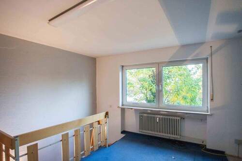 Treppenaufgang von Ladenfläche in das 1. OG - 