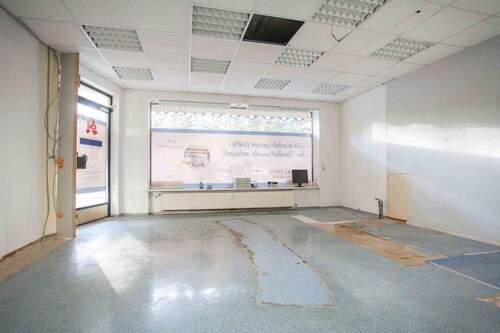 Eingang Laden im EG - Etagenwohnung mit 129,00 m² in Erlangen zum Kaufen