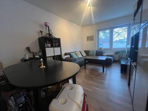 Wohnzimmer - 2 Zimmer Etagenwohnung zum Kaufen in Hamburg