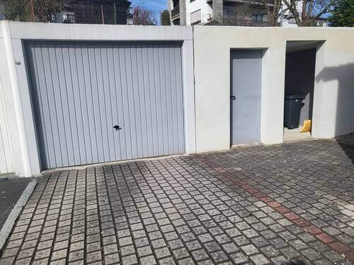 Garage mit Nebengebäude - 