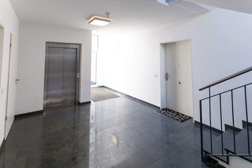 Wohnungseingang / Aufzug - 