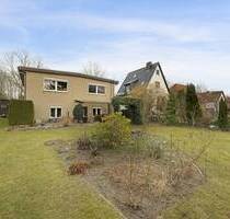 Einladendes, gepflegtes Haus mit liebevoll angelegtem Garten und weiterem Baupotenzial - Teltow