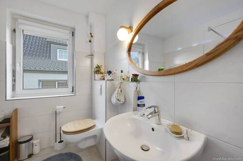 Modernes Bad im Hochparterre - 