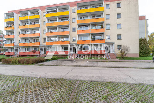 Außenansicht - Komfortable 2-Zimmer-Wohnung mit Balkon - ideales Renovierungsobjekt für Anleger oder Eigennutzer