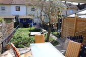 Blick in den Garten - 4 Zimmer Reihenmittelhaus zum Kaufen in Leonberg