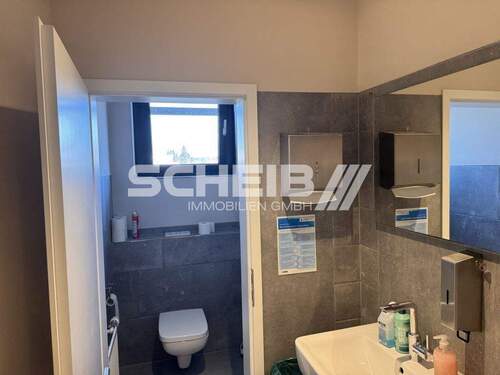 WC Damen - Büro mit 92,00 m&sup2; in Öhringen zur Miete