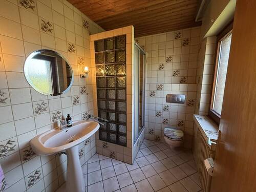 Gästebad - 5 Zimmer Einfamilienhaus zum Kaufen in Leopoldshöhe