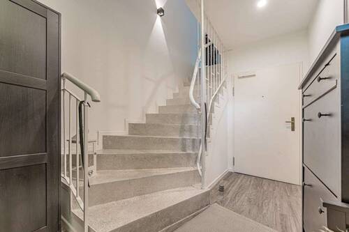 Separates Treppenhaus nebst Garderobenbereich - 