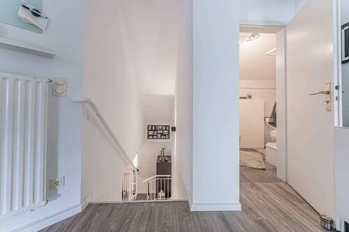 Separates Treppenhaus nebst Garderobenbereich - 