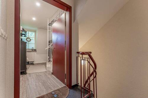 Separates Treppenhaus nebst Garderobenbereich - 