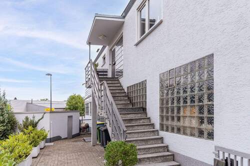 Treppenaufgang zur Wohnung - 