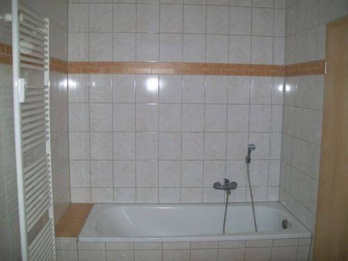 Bad mit Wanne - 