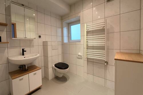 Badezimmer, Erdgeschoss - Wohnung links - 