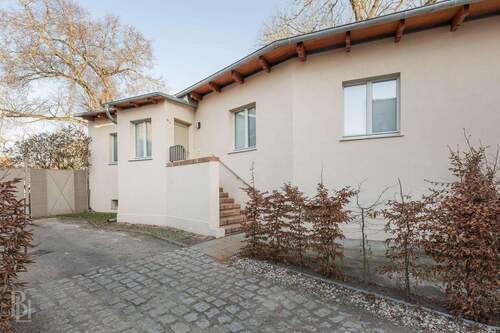 Remise und Terrasse - Remise im Altbau-Ensemble, kernsaniert mit eigener Terrasse, in wunderschöner Umgebung