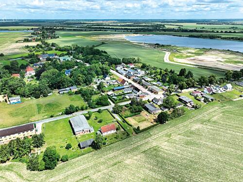 Bild 1 - Einfamilienhaus mit Scheune und Nebengebäuden