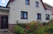 Außenansicht mit Vorgarten - 8 Zimmer Einfamilienhaus in Güstrow