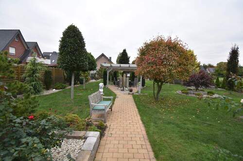 Gepflegtes Grundstück - 