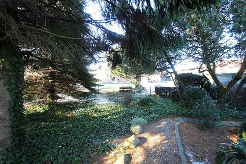 Das Grundstück hinter dem Nebengebäude - 