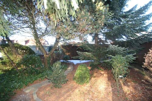 Das Grundstück hinter dem Nebengebäude - 