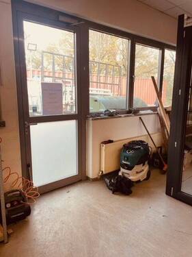 Halle Außgang.jpeg - Halle in Henstedt-Ulzburg zur Miete