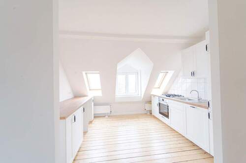 Küche 1 - Charmante DG-Wohnung - renoviert, mit neuer EBK und separatem Speicher in Lübeck