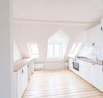 Charmante DG-Wohnung - renoviert, mit neuer EBK und separatem Speicher in Lübeck