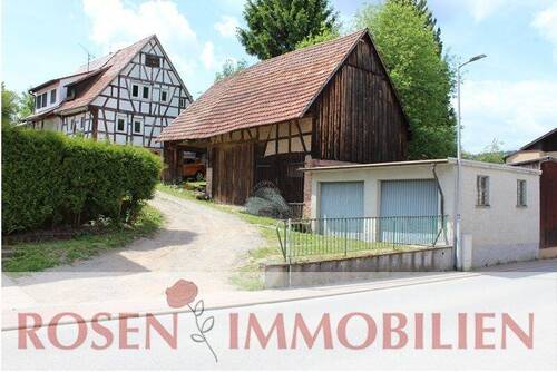 Straßenansicht.JPG - Fachwerk-DHH, Scheune und Doppelgarage - zentrale Lage
