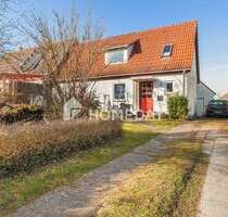 Sanierungsbedürftige Doppelhaushälfte mit 6 Zimmern, großem Grundstück und viel Potenzial - Salzgitter-Bad Sanierungsbedürftige Doppelhaushälfte mit 6 Zimmern, großem Grundstück und viel Potenzial - Salzgitter-Bad