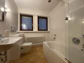 Badezimmer - Etagenwohnung mit 76,00 m² in Erlangen zur Miete