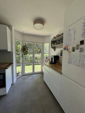 Küche mit Blick in den Garten - 