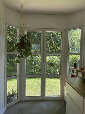 Küche mit Blick in den Garten - 