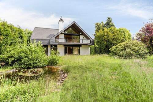 Blick vom Garten auf das Haus - 