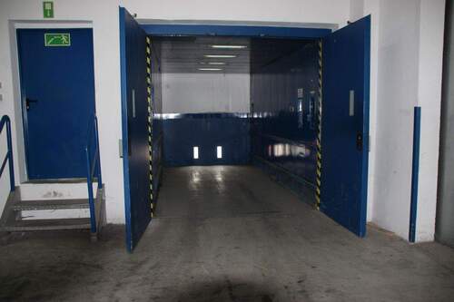 Aufzug 1. OG - Halle in Ludwigshafen zur Miete