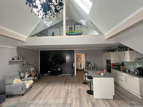 Wohnzimmer Dachgeschoss - 1 Zimmer Mehrfamilienhaus, Wohnhaus in Kiel
