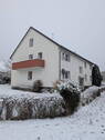 Hausansicht - Helle 2ZKB Wohnung mit Balkon und Haustier