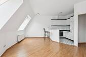 Offener Wohn- und Essbereich - 2 Zimmer Etagenwohnung zum Kaufen in Berlin