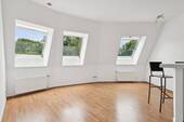 Heller Wohnbereich - 2 Zimmer Etagenwohnung in Berlin
