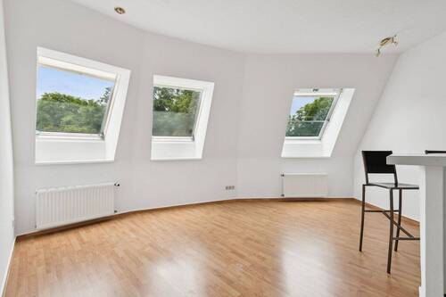 Heller Wohnbereich - 2 Zimmer Etagenwohnung in Berlin