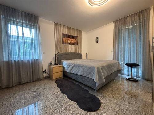 Hauptschlafzimmer mit Terrassenzugang - 