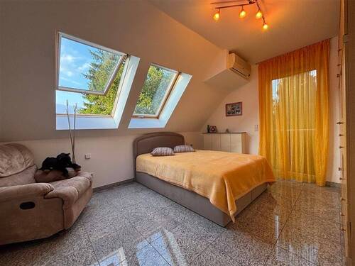 Charmantes Dachzimmer mit Wohlfühlatmosphäre - 