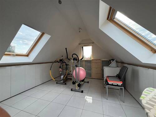 Lichtdurchflutetes Dachzimmer - 
