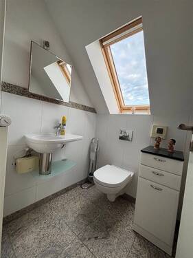 Helles Bad unterm Dach - 