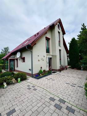 Repräsentative Eingangsseite - 6 Zimmer Einfamilienhaus in Berlin