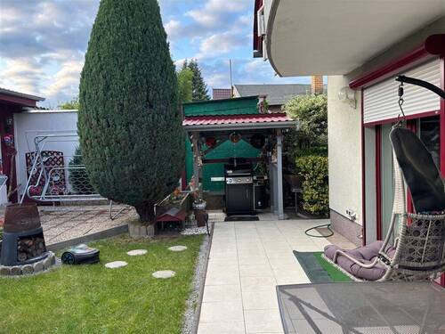 Gemütliche Terrasse am Garten - Einfamilienhaus mit 233,00 m² in Berlin zum Kaufen