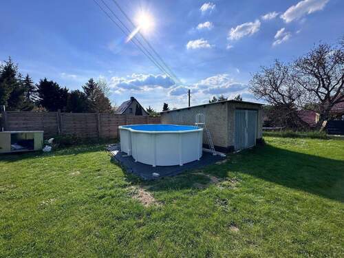 Garage + Pool.jpg - 8 Zimmer Mehrfamilienhaus, Wohnhaus zum Kaufen in Naumburg (Saale)