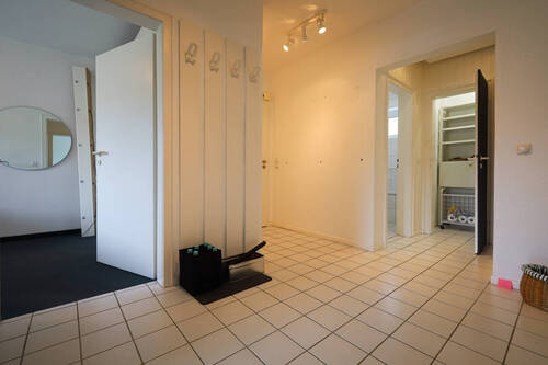 Diele - 3 Zimmer Etagenwohnung zum Kaufen in Monheim am Rhein / Baumberg