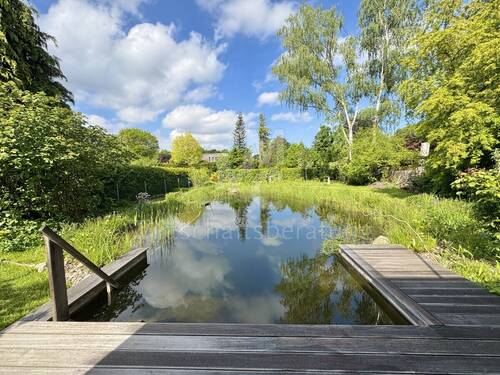 Schwimmteich - Isernhagen-Süd: Kombination aus Bauhaus-Architektur, Barrierefreiheit und Energieeffizienz