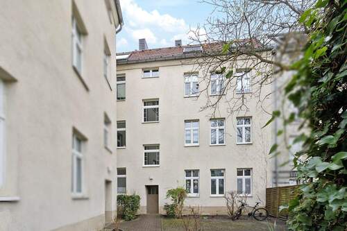 Hinterhof - 3 Zimmer Etagenwohnung zum Kaufen in Berlin