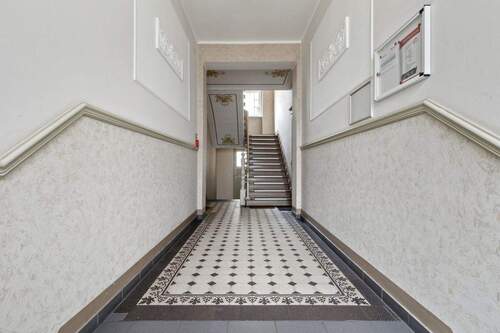 Treppenansicht - Etagenwohnung mit 101,50 m&sup2; in Berlin zum Kaufen