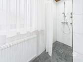Badezimmer 1/2 - 
